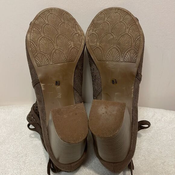 Altar’d State- “Hanover” Neutral Peep Toe Zip Perforated Booties- Size 8.5 - Picture 10 of 11